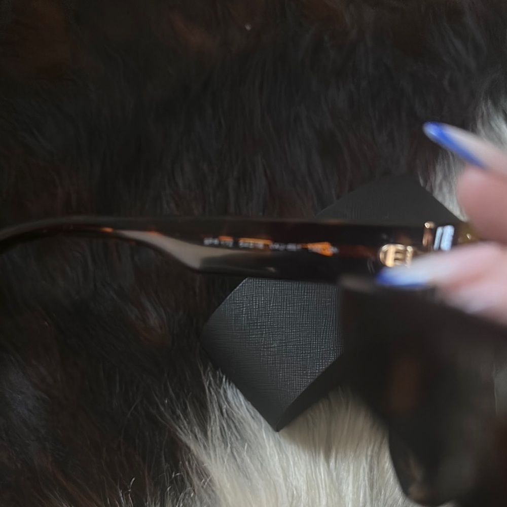 Prada sunglasses - Picture 3 of 4